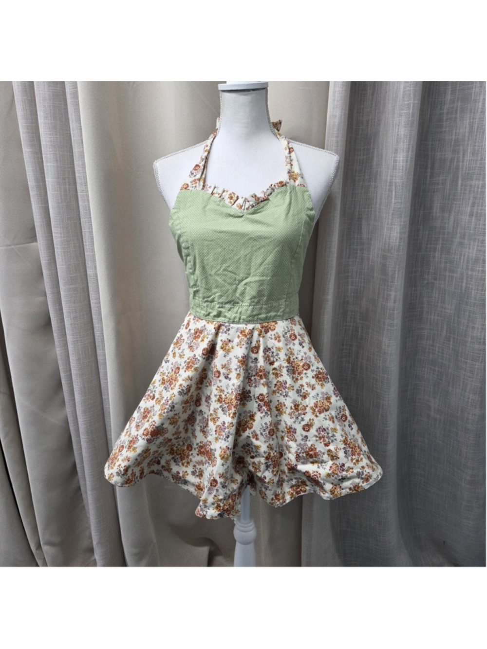 Vintage-Inspired Sweetheart Apron Floral Reversible Cottagecore Coquette